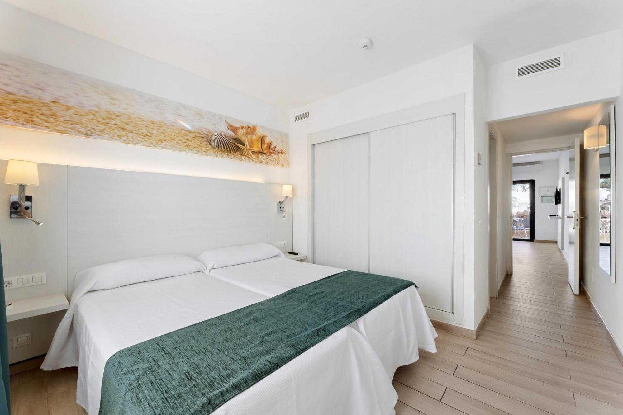 Superior One-Bedroom Apartment