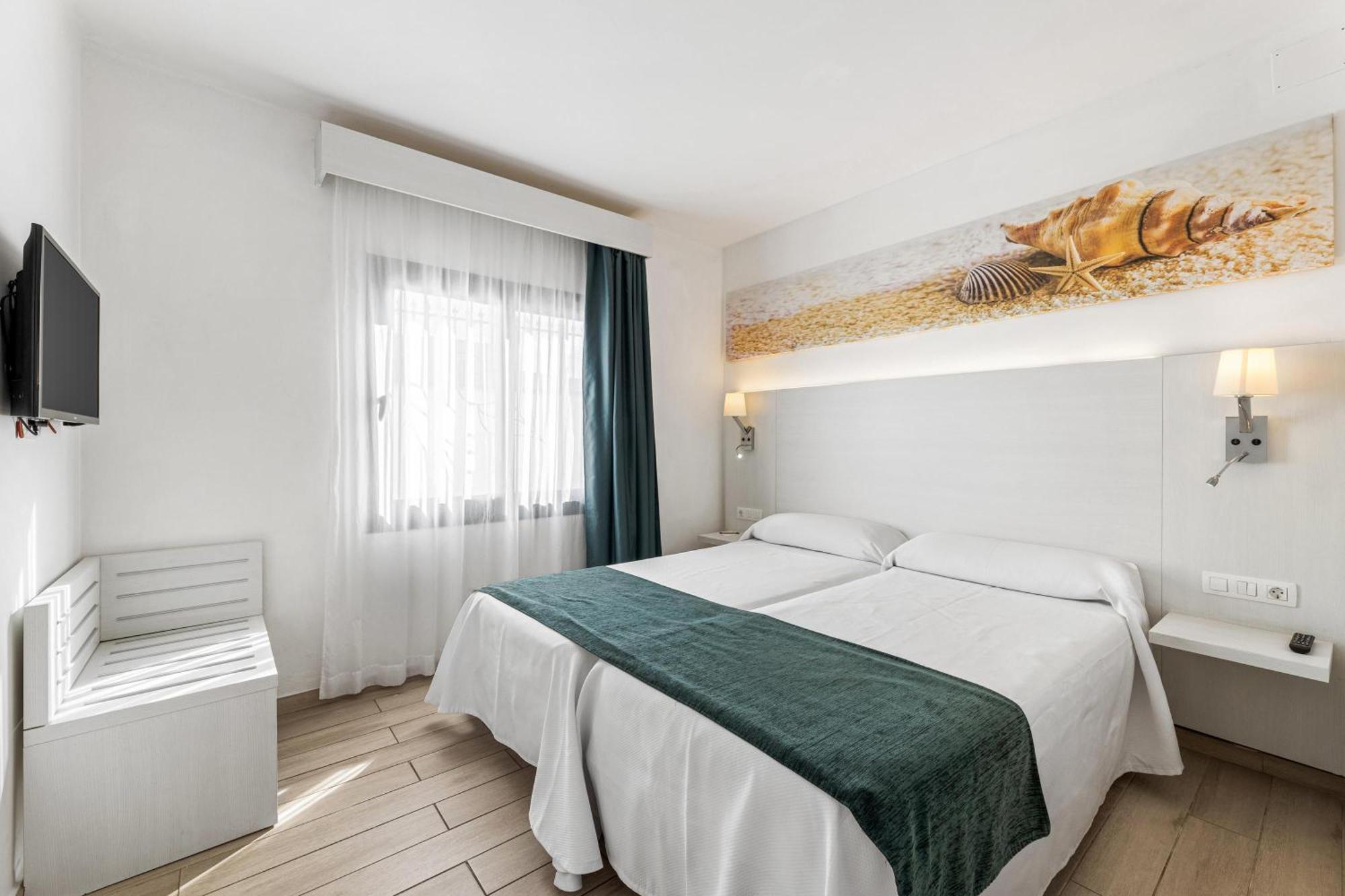 Superior One-Bedroom Apartment